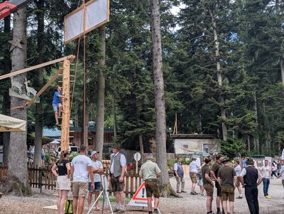 Besucher des ersten Waldtags in Kopfing