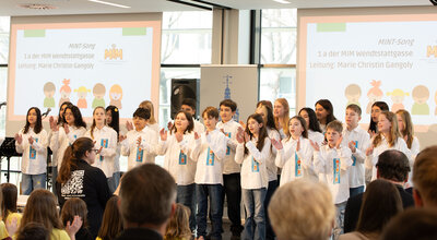 Kinder auf der Bühne